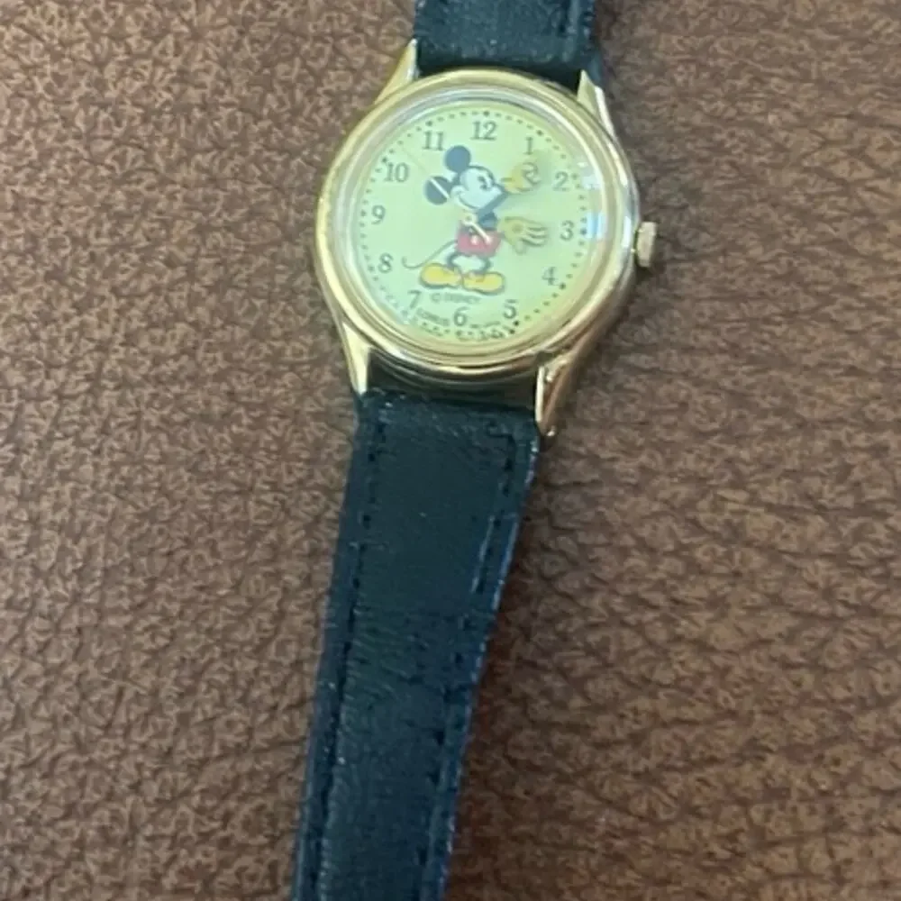 Vintage Disney Mickey Mouse watch Lorus